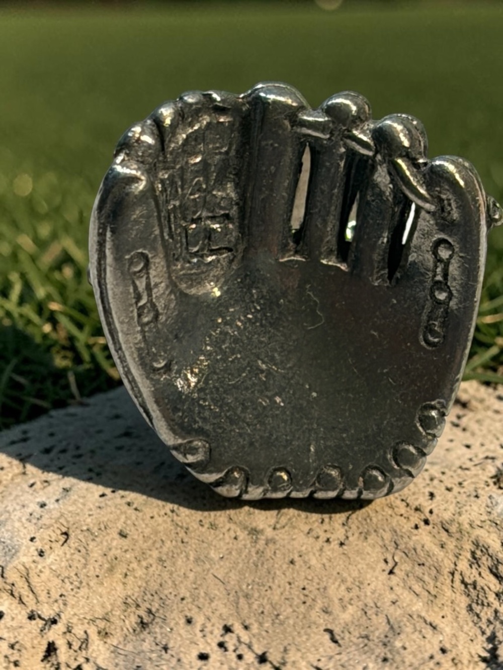 Vintage Silver Tone Baseball Glove Mitt Lapel Pin 3D Metal Sports Souvenir